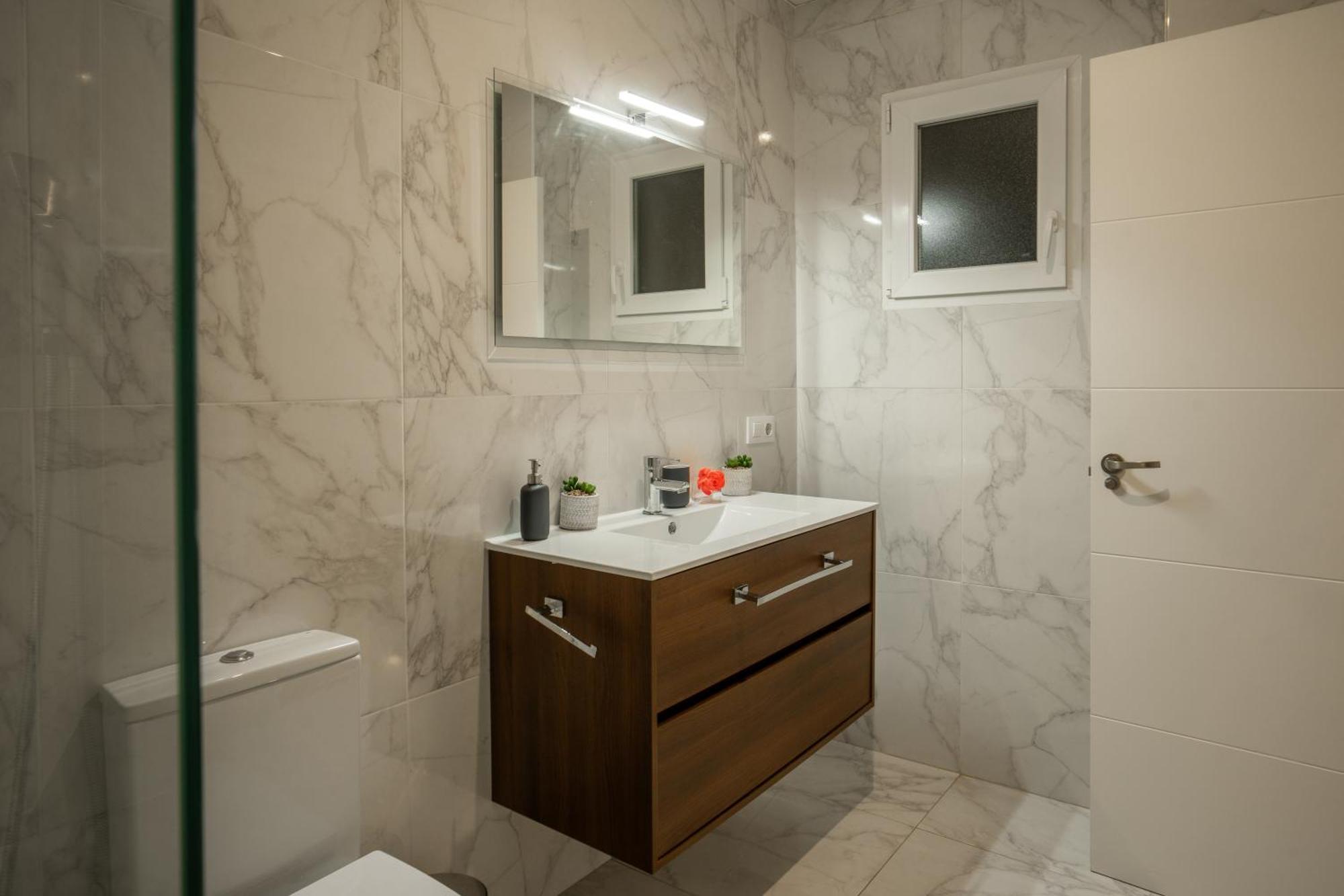Con Terraza Y Bano Privado Y Comodidades Compartidas Privatunterkunft