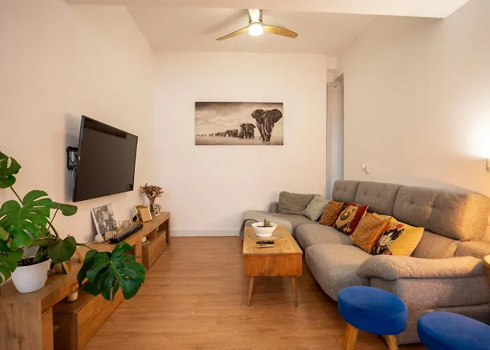Habitacion Con Terraza Y Bano Privado Y Comodidades Compartidas